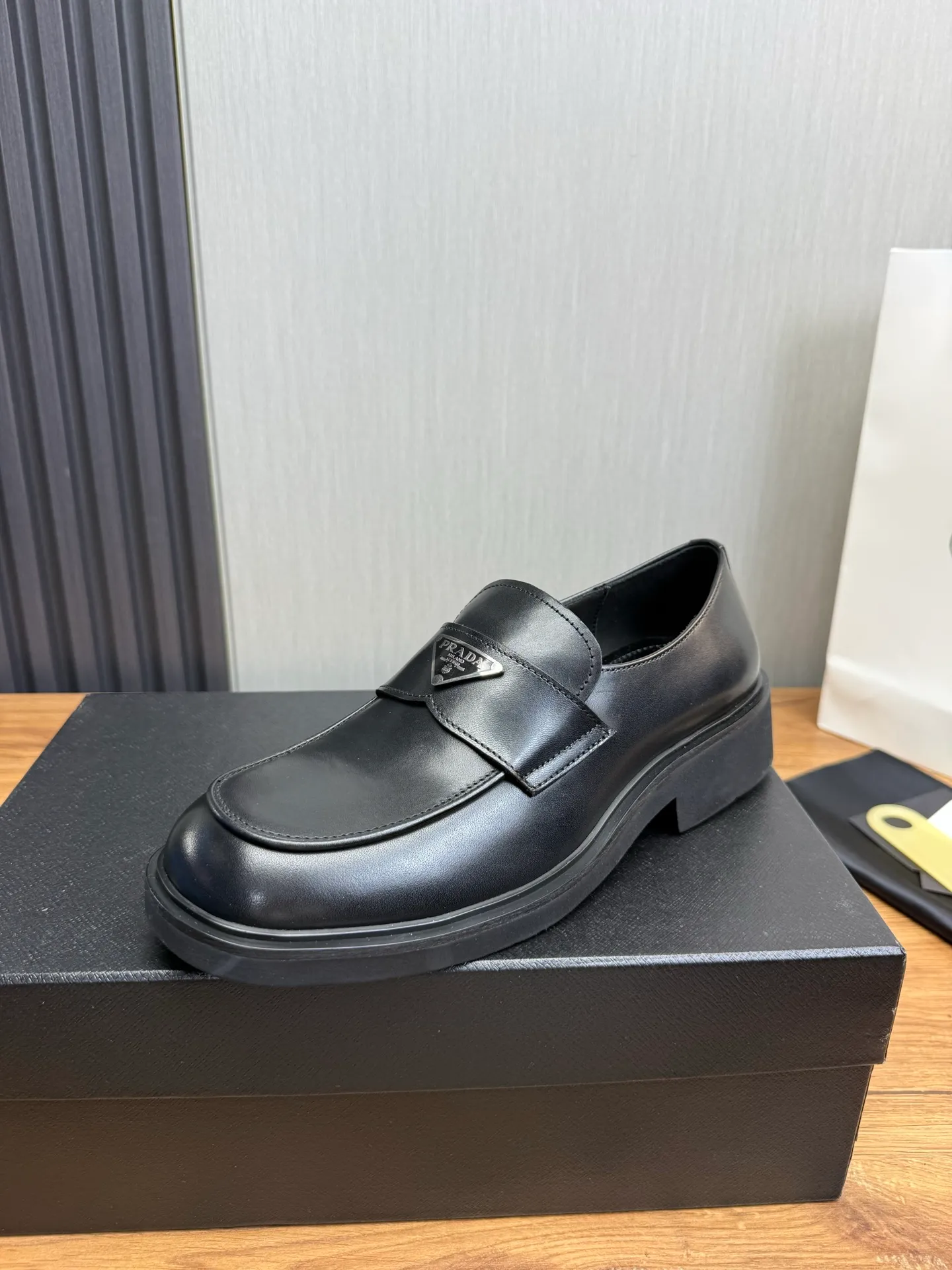Men's shoes 💰840💰 [PRADA] New models synchronized with the official website, high-quality shipments ✔️Hot-sellers🔥 Original cowhide. Open edge beaded cowhide + cowhide lining, 1🆚1 replica, original lightweight foam outsole, 38-45 (men's 38.45 custom-made, non-refundable)